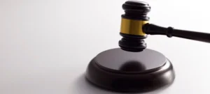 silencio complice. cuando las leyes no se cumplen.